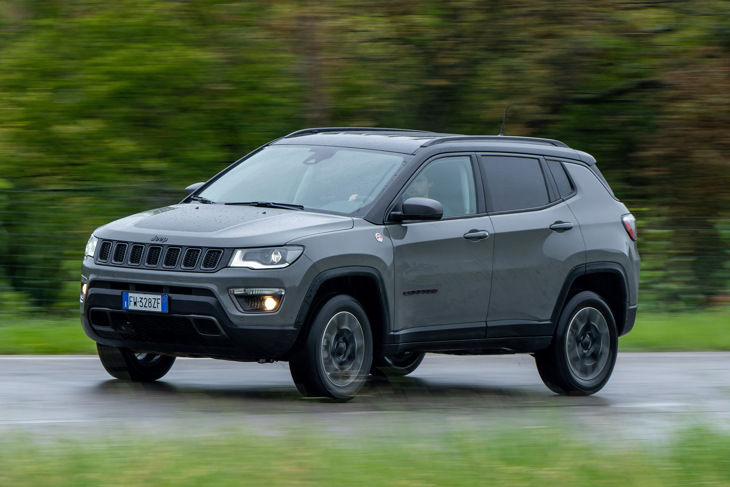 Jeep Compass Trailhawk - front action