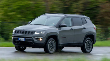 Jeep Compass Trailhawk - front action