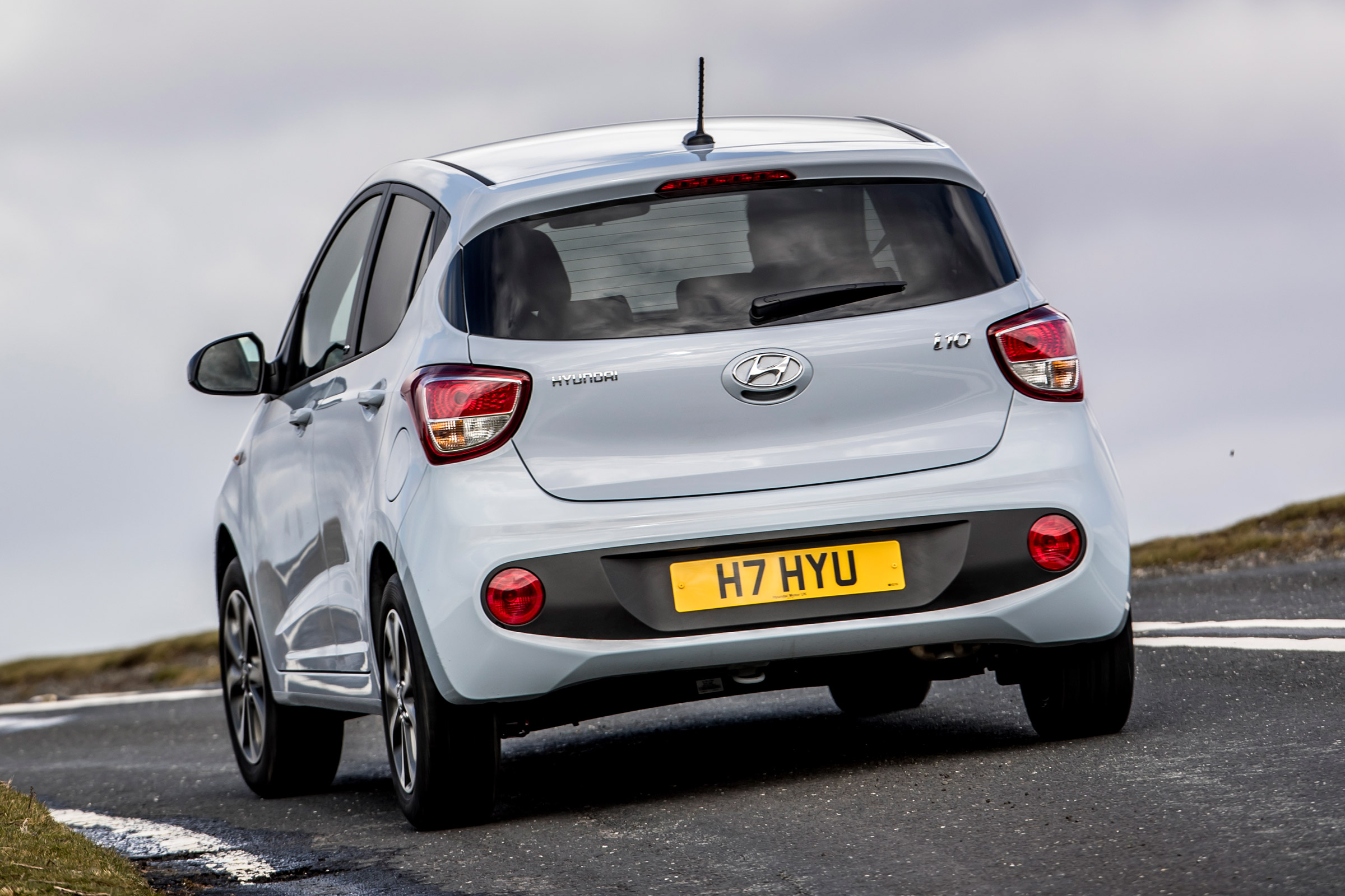 Hyundai i10 Play - rear cornering