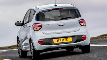 Hyundai i10 Play - rear cornering
