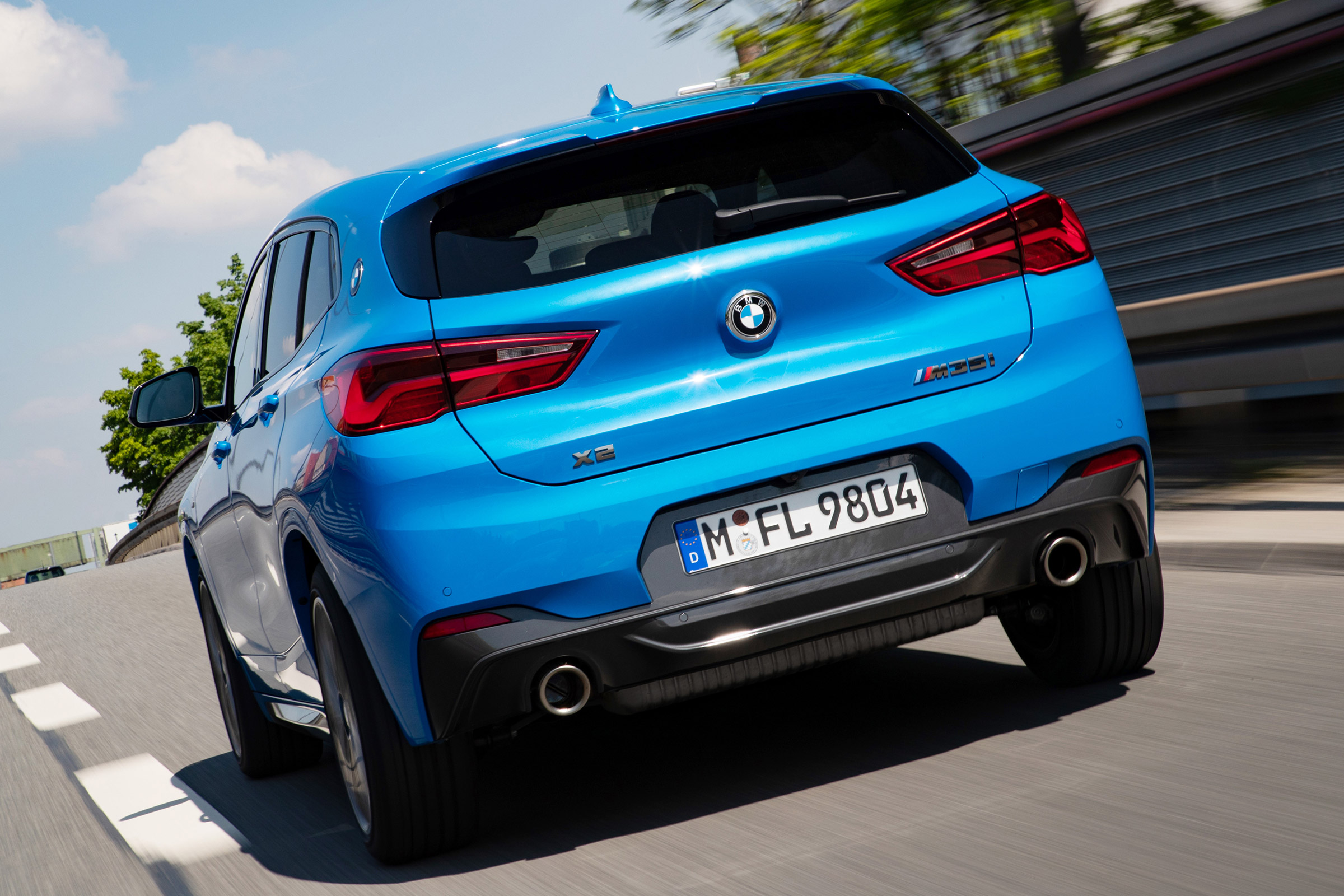 BMW X2 M35i - rear tracking