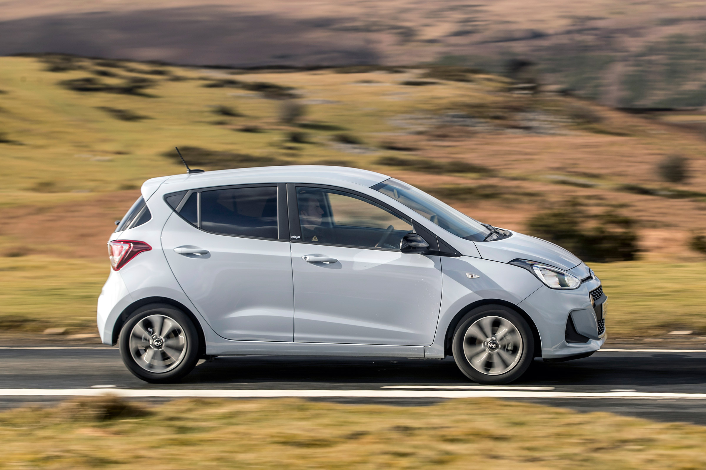 Hyundai i10 Play - side