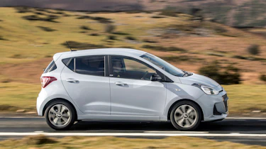 Hyundai i10 Play - side
