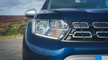 Dacia Duser 4x4 - front light