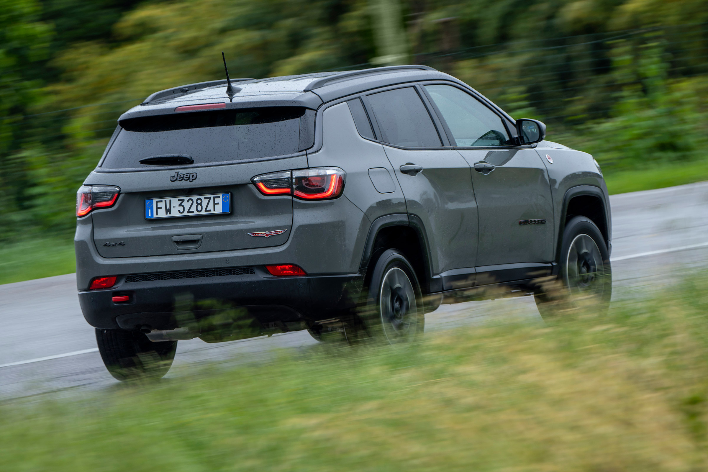 Jeep Compass Trailhawk - rear cornering