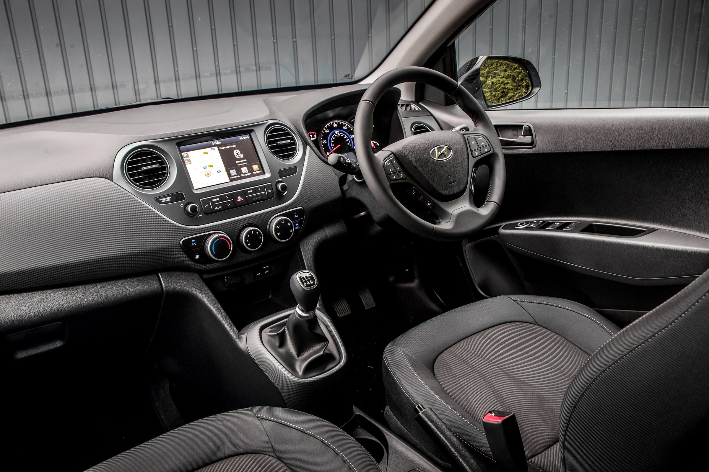 Hyundai i10 Play - cabin