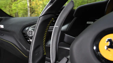 Ferrari 488 Pista - paddle