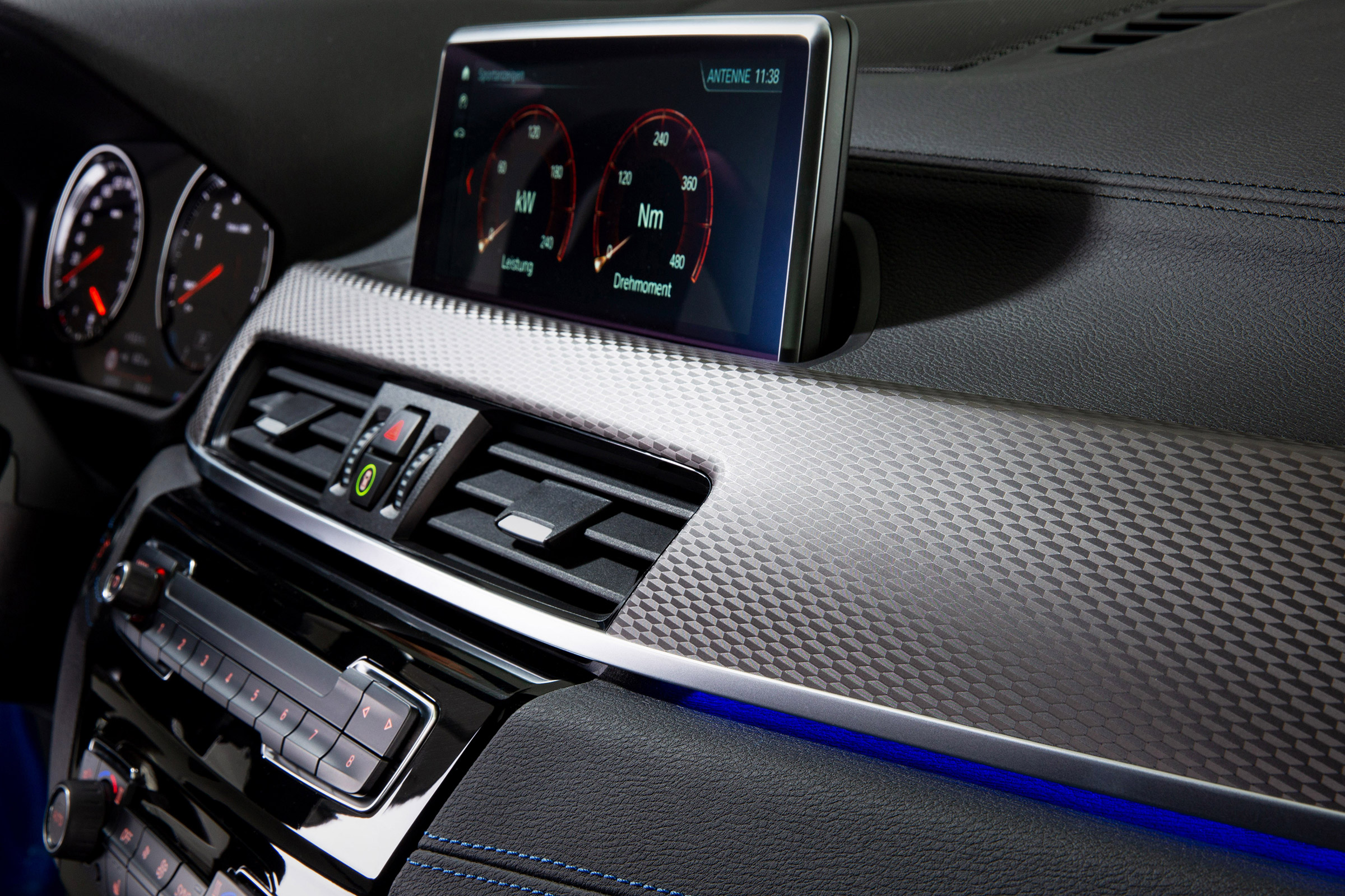 BMW X2 M35i - dash detail