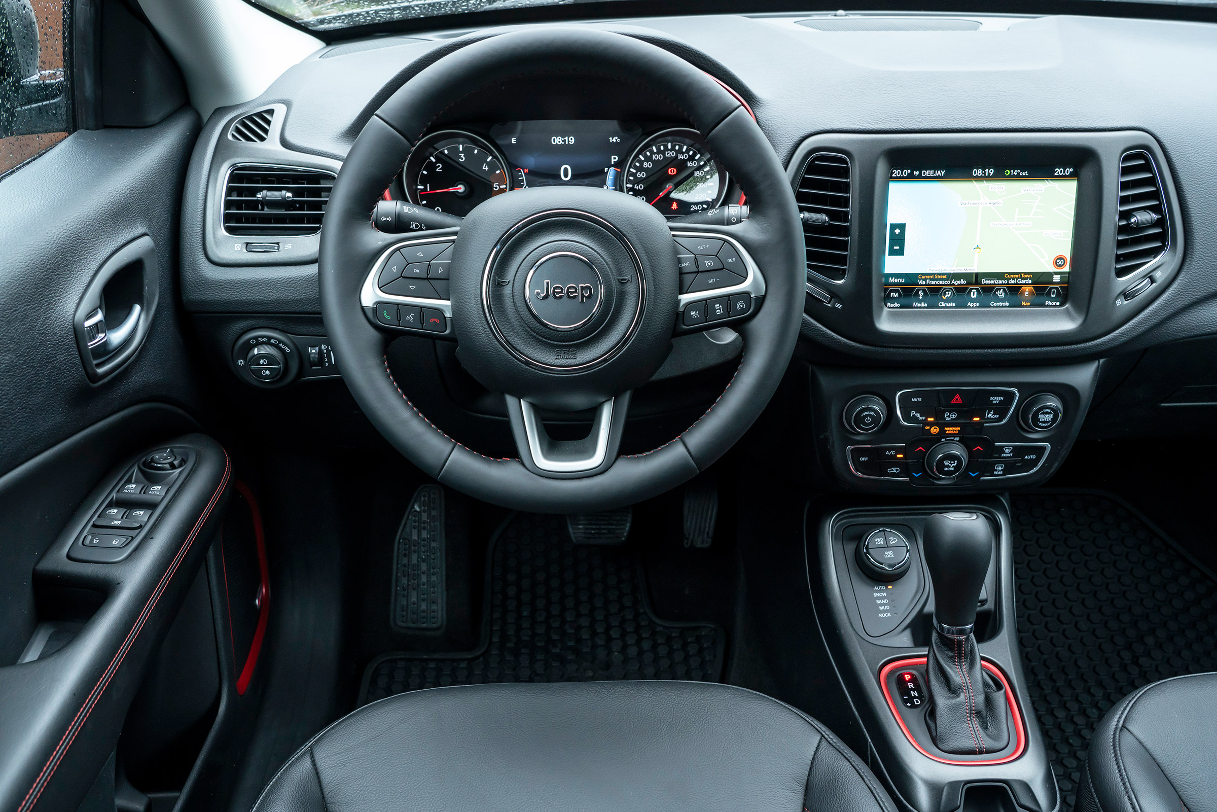 Jeep Compass Trailhawk - dash