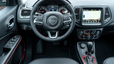 Jeep Compass Trailhawk - dash