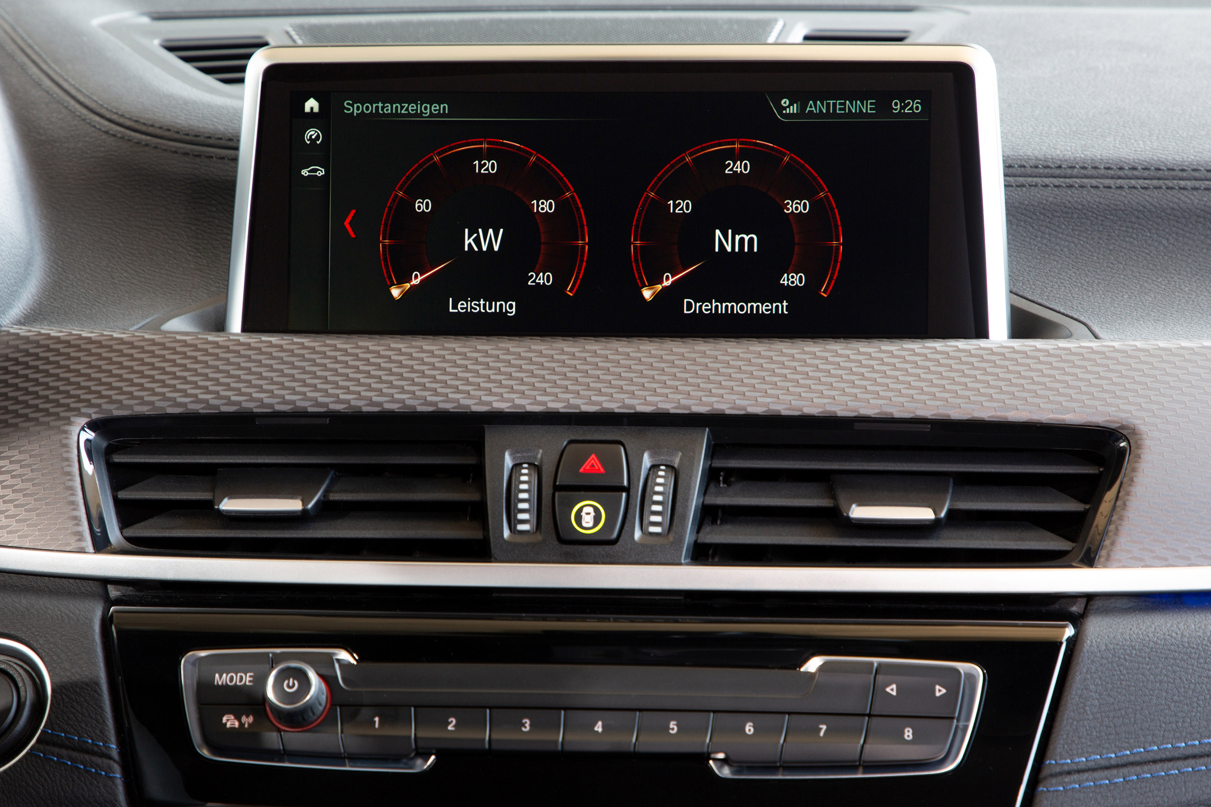 BMW X2 M35i - infotainment