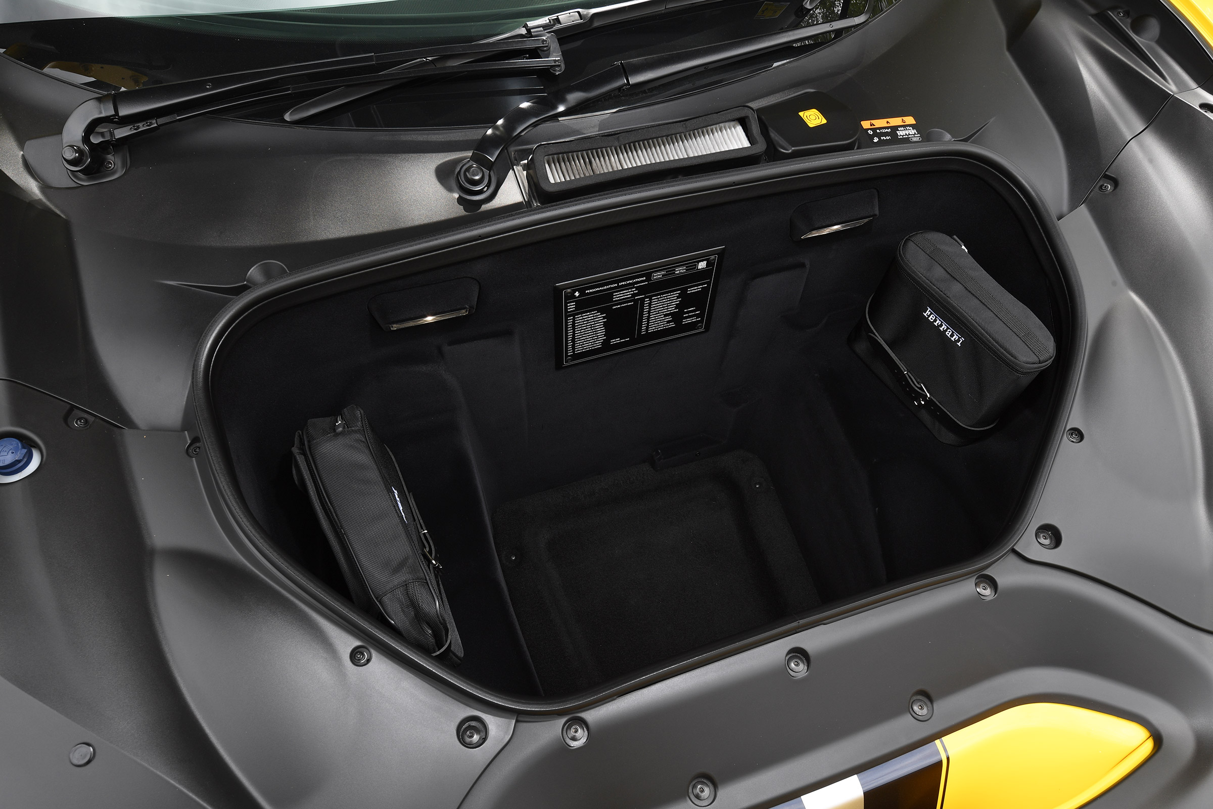 Ferrari 488 Pista - boot