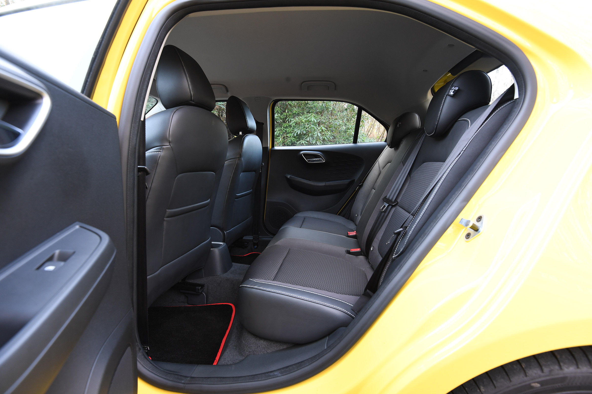 MG3 - rear seats