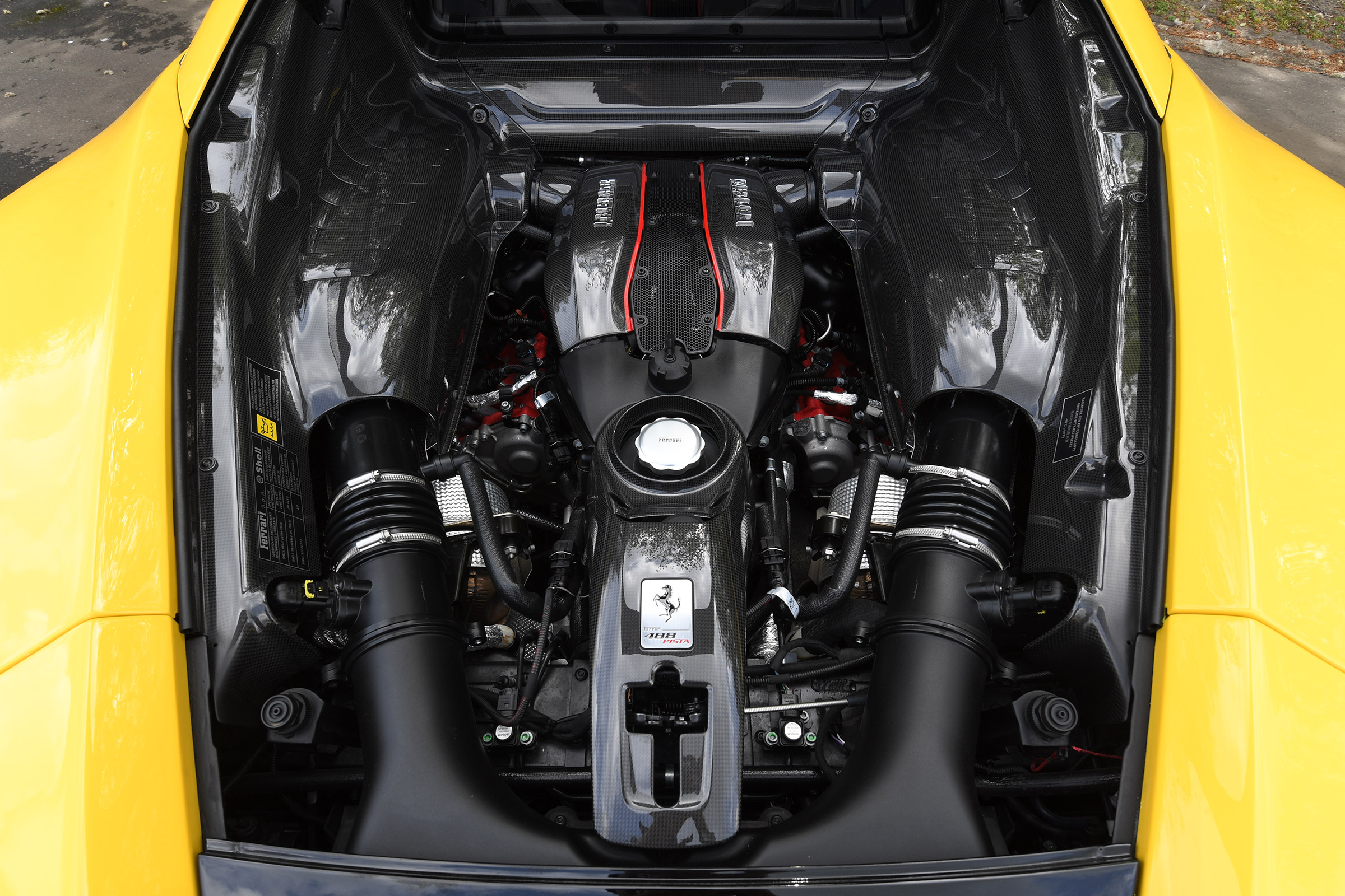 Ferrari 488 Pista - engine