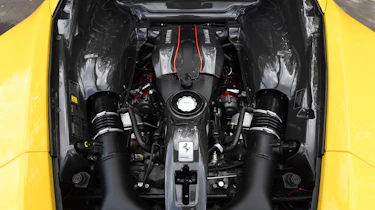 Ferrari 488 Pista - engine