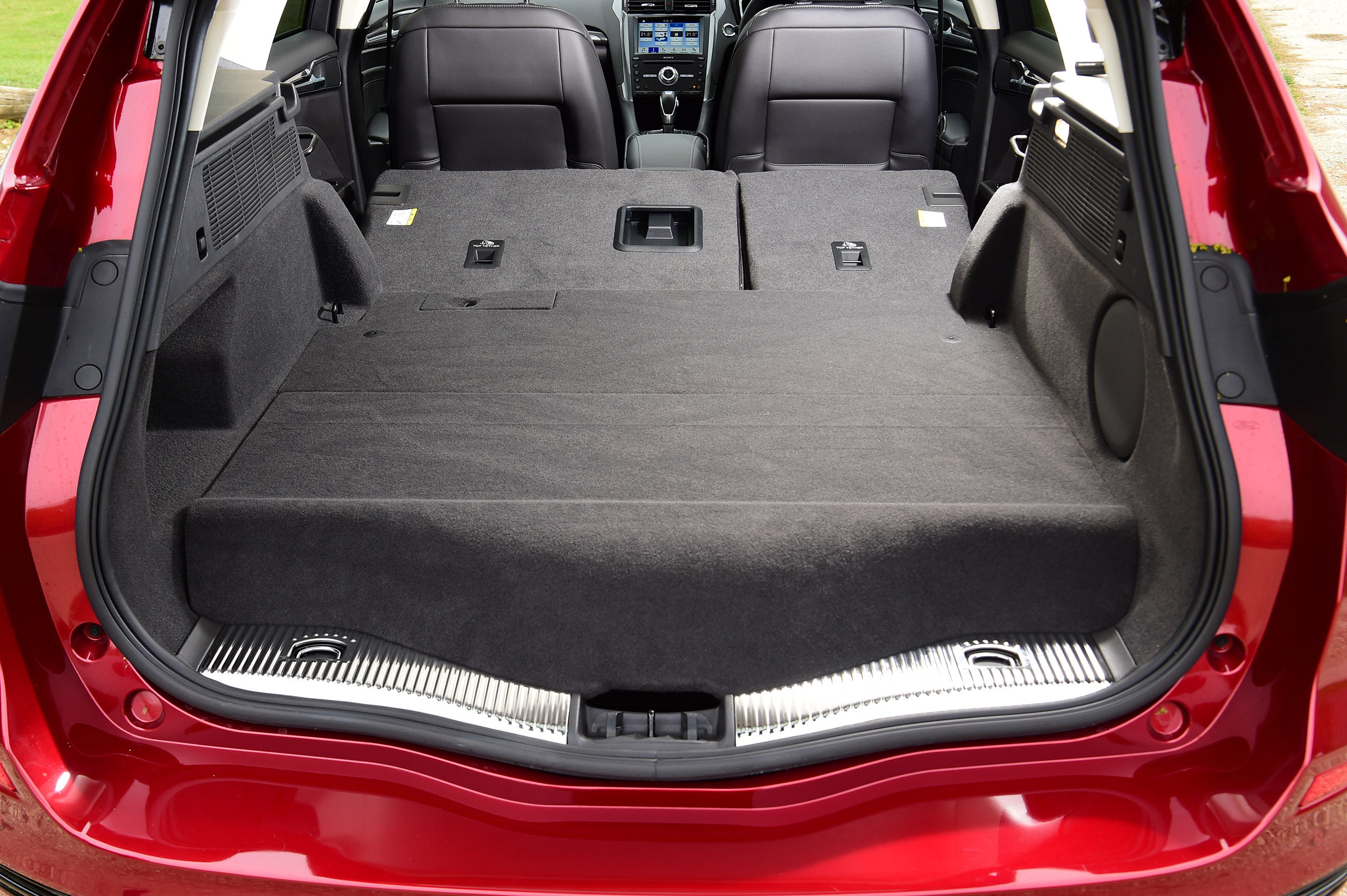 Ford Mondeo Hybrid Estate - boot seats down