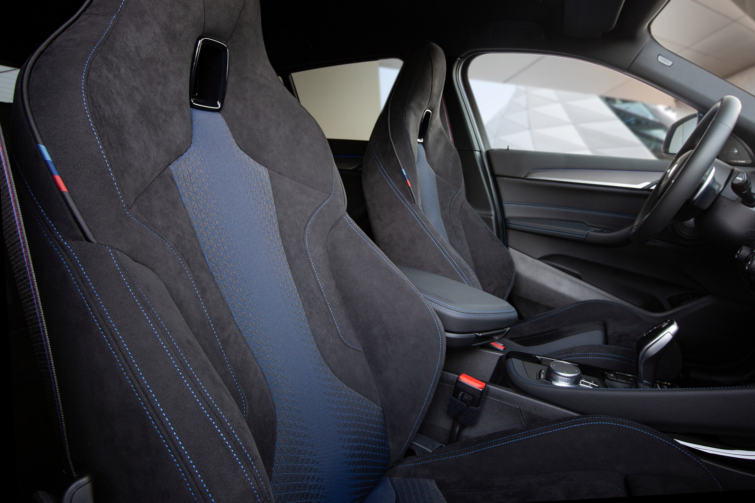 BMW X2 M35i - front seats