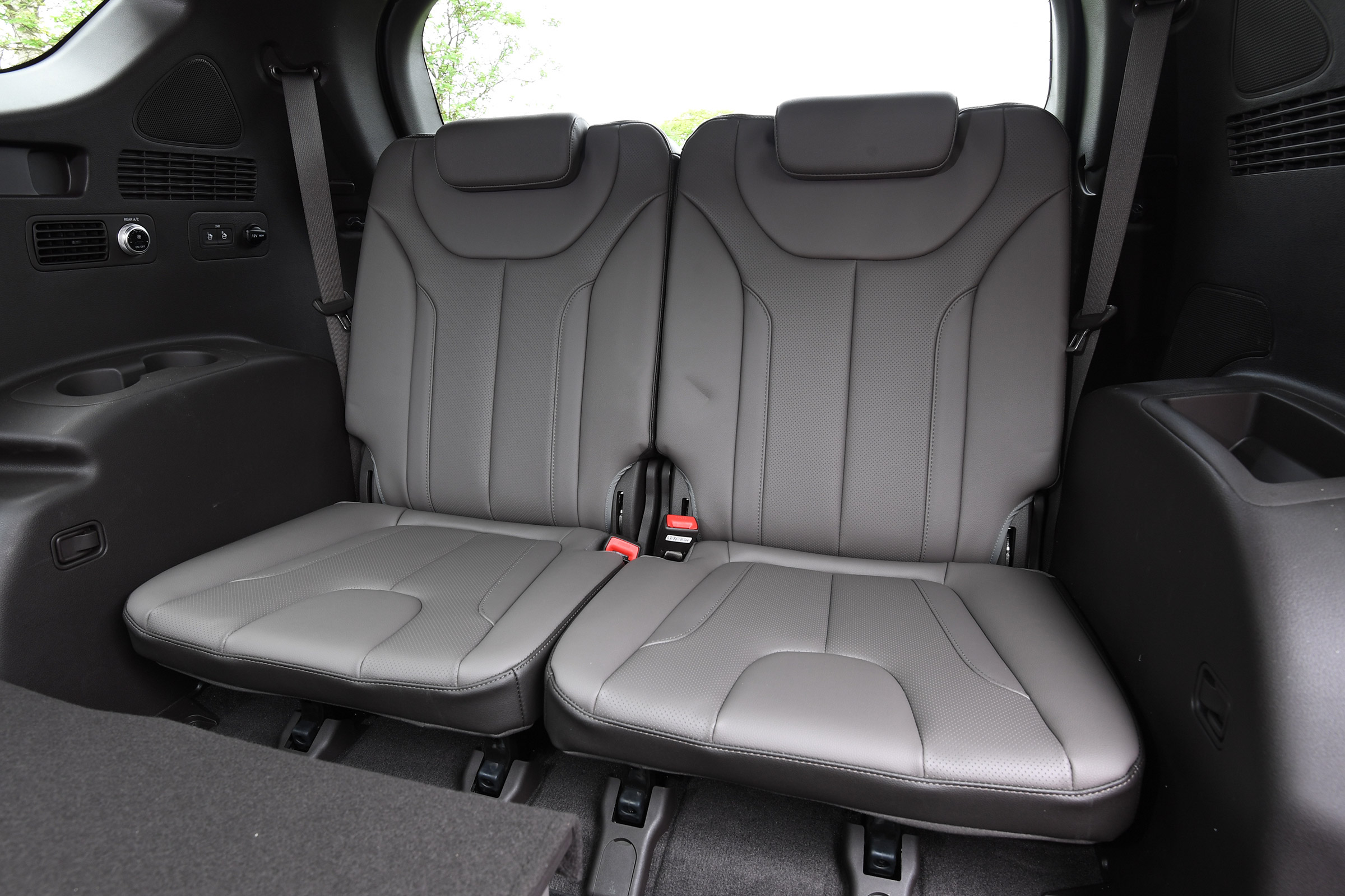 Hyundai Santa Fe - long-term first report back seats