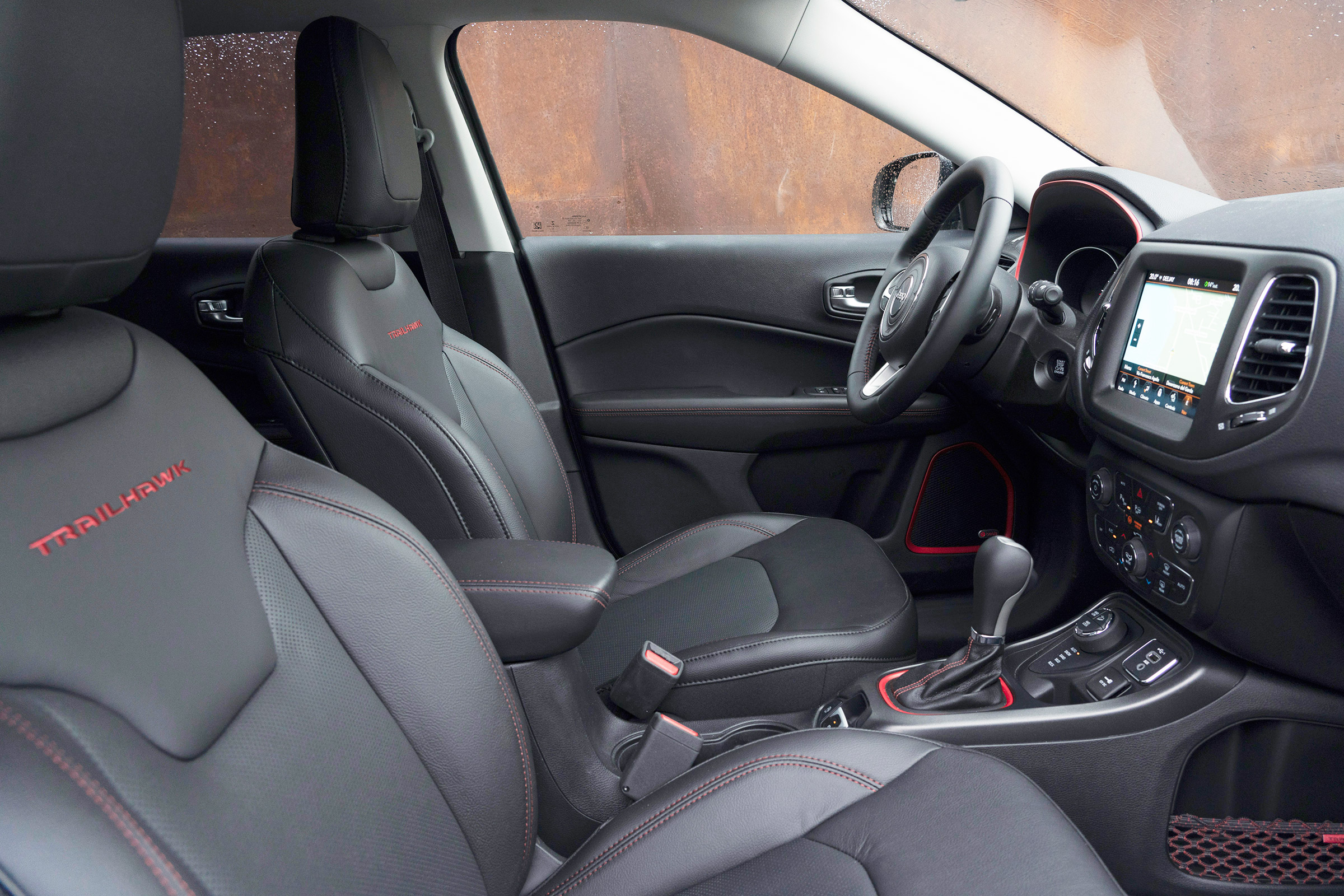 Jeep Compass Trailhawk - front seats
