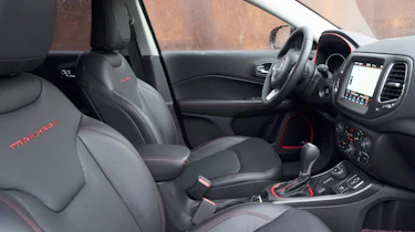 Jeep Compass Trailhawk - front seats