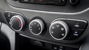 Hyundai i10 Play - centre console