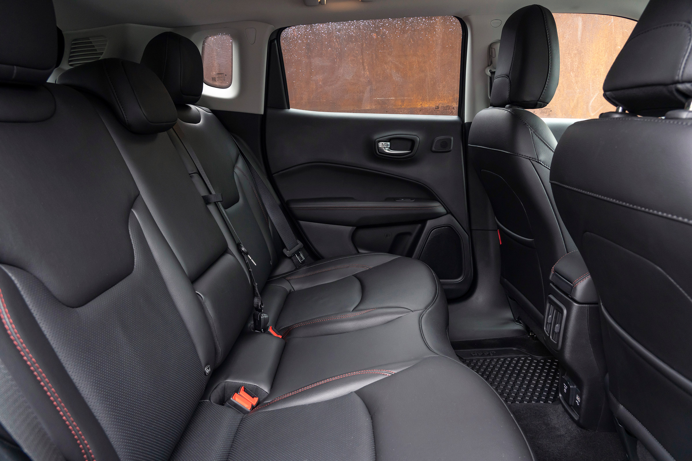 Jeep Compass Trailhawk - rear seats