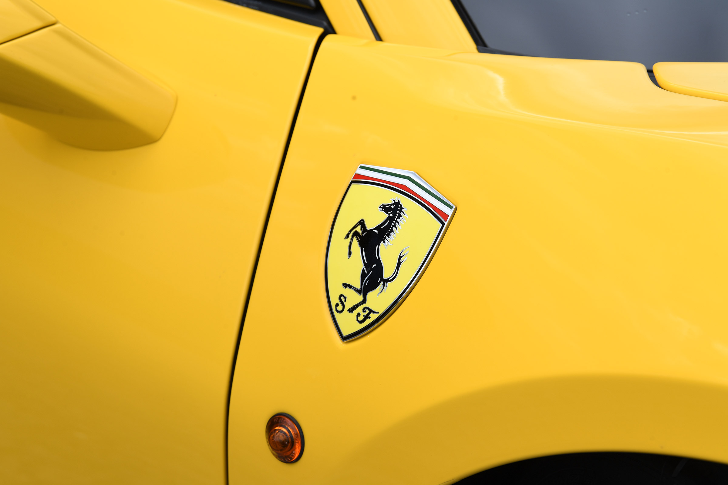 Ferrari 488 Pista - Ferrari badge