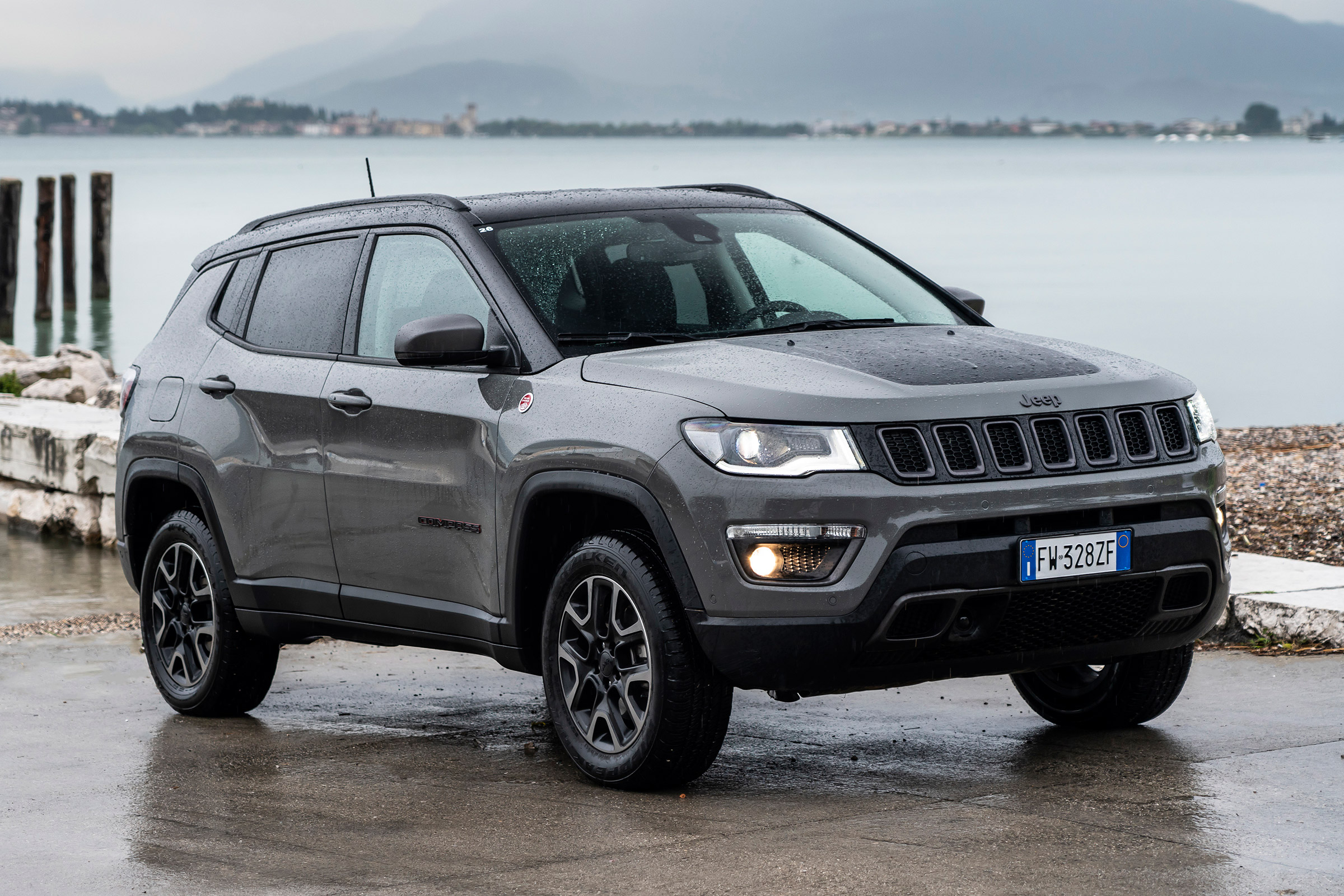 Jeep Compass Trailhawk - front static