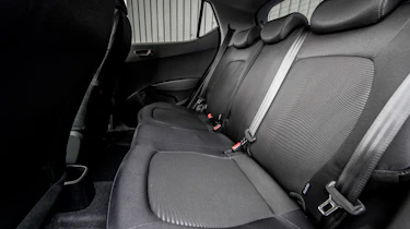 Hyundai i10 Play - rear seats