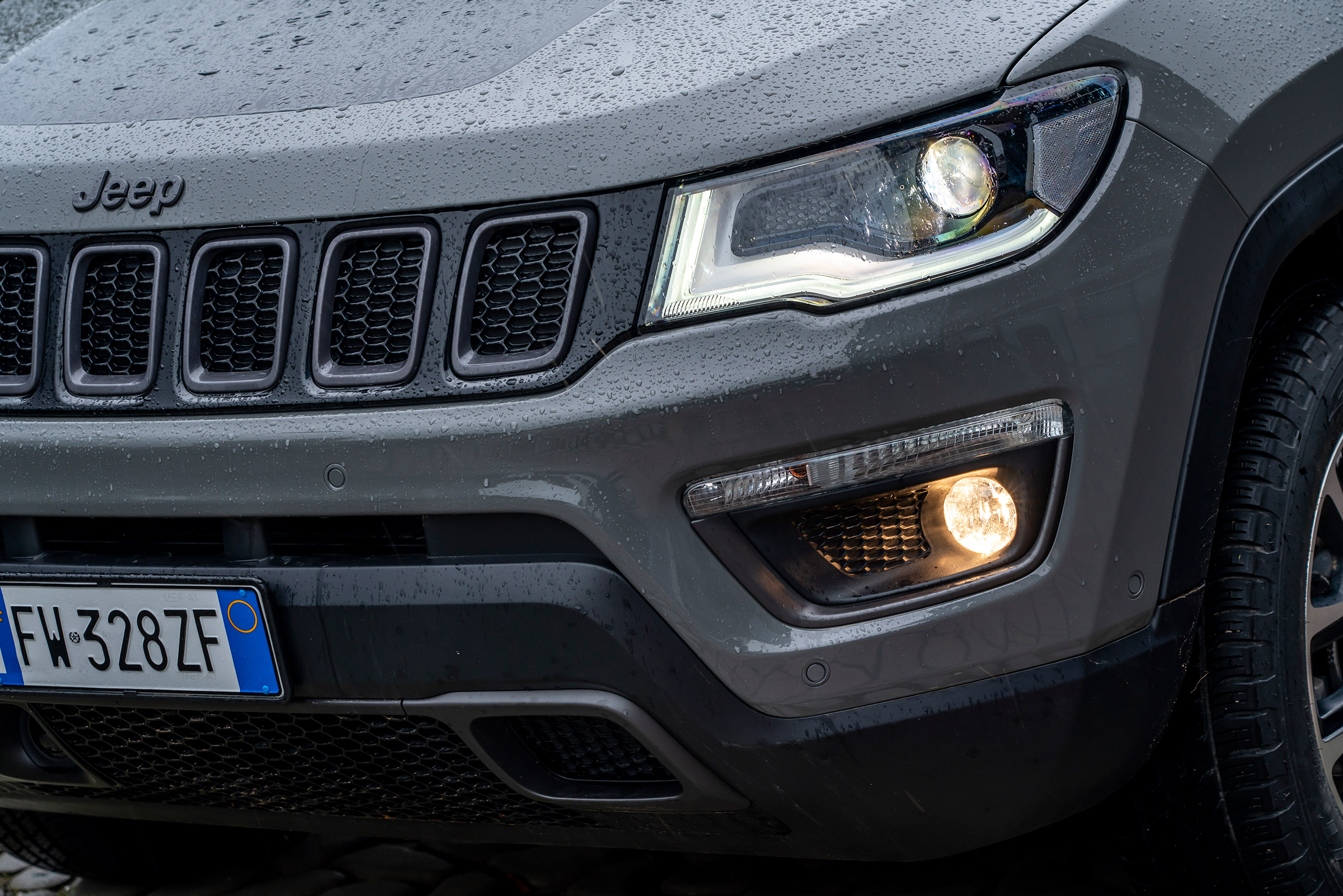 Jeep Compass Trailhawk - front detail