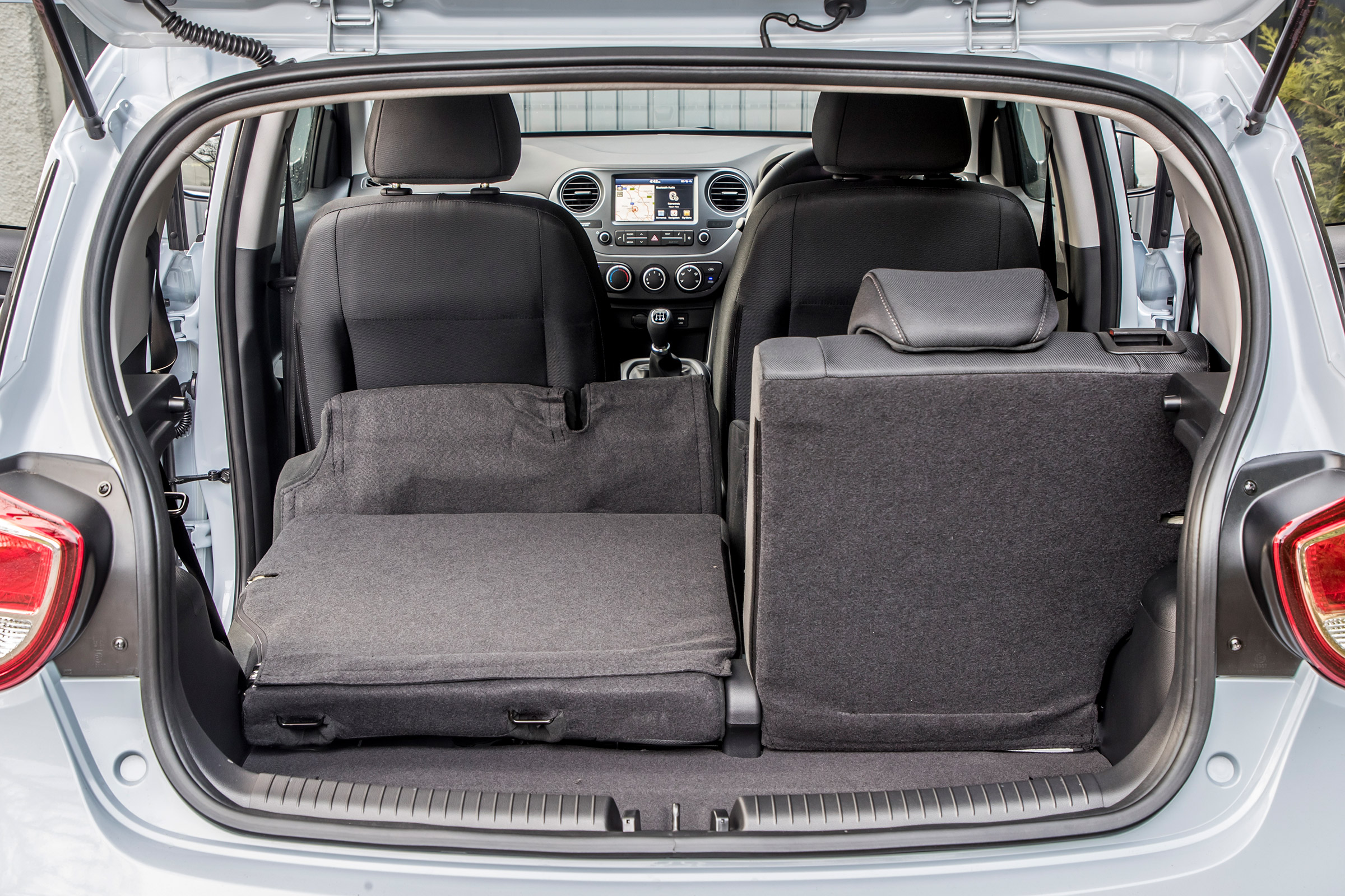 Hyundai i10 Play - boot seats down