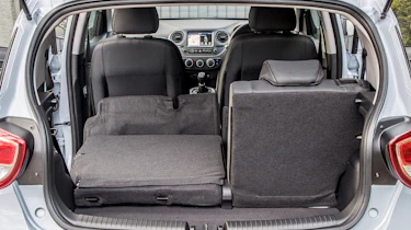 Hyundai i10 Play - boot seats down