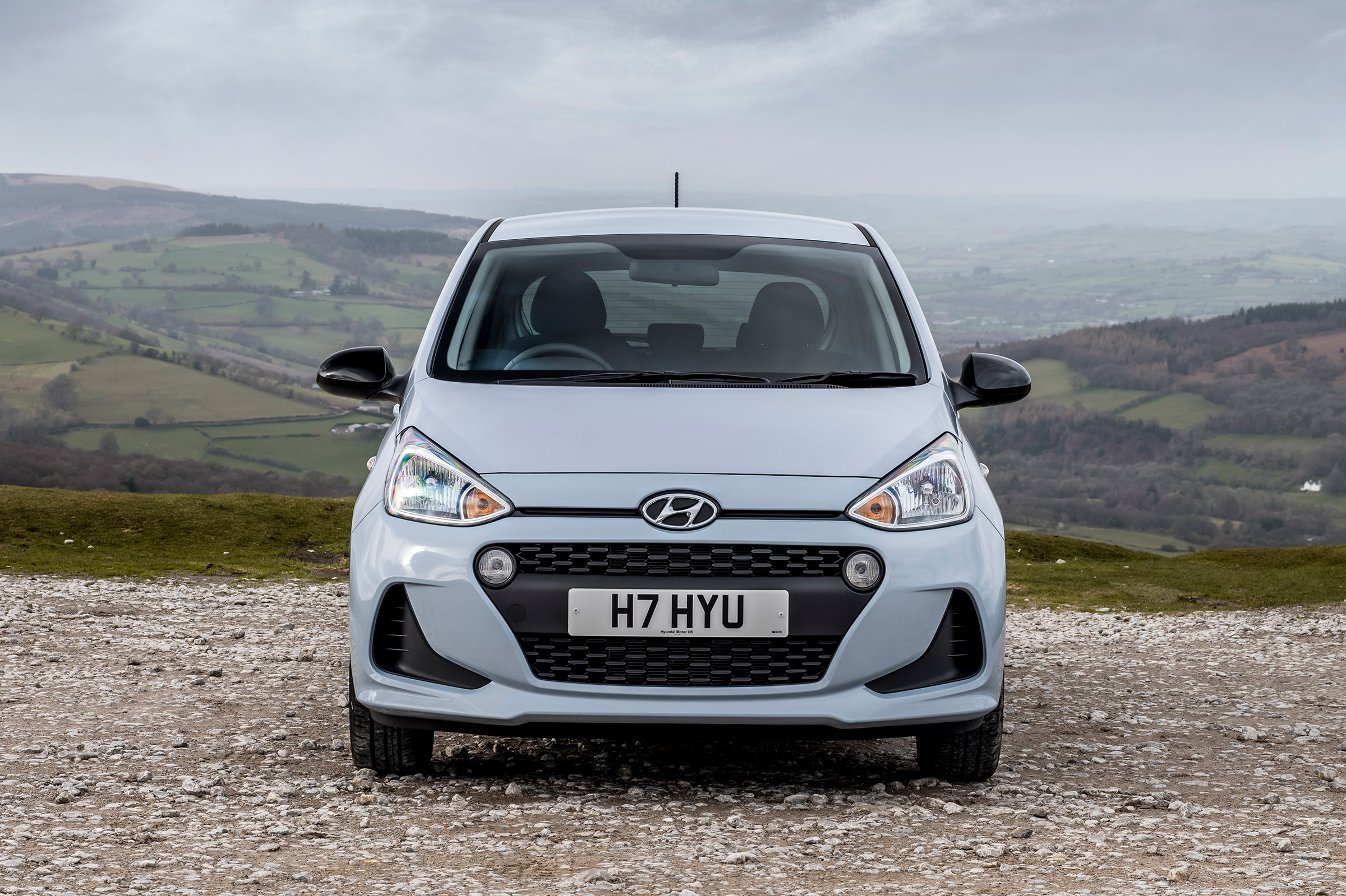 Hyundai i10 Play - full front