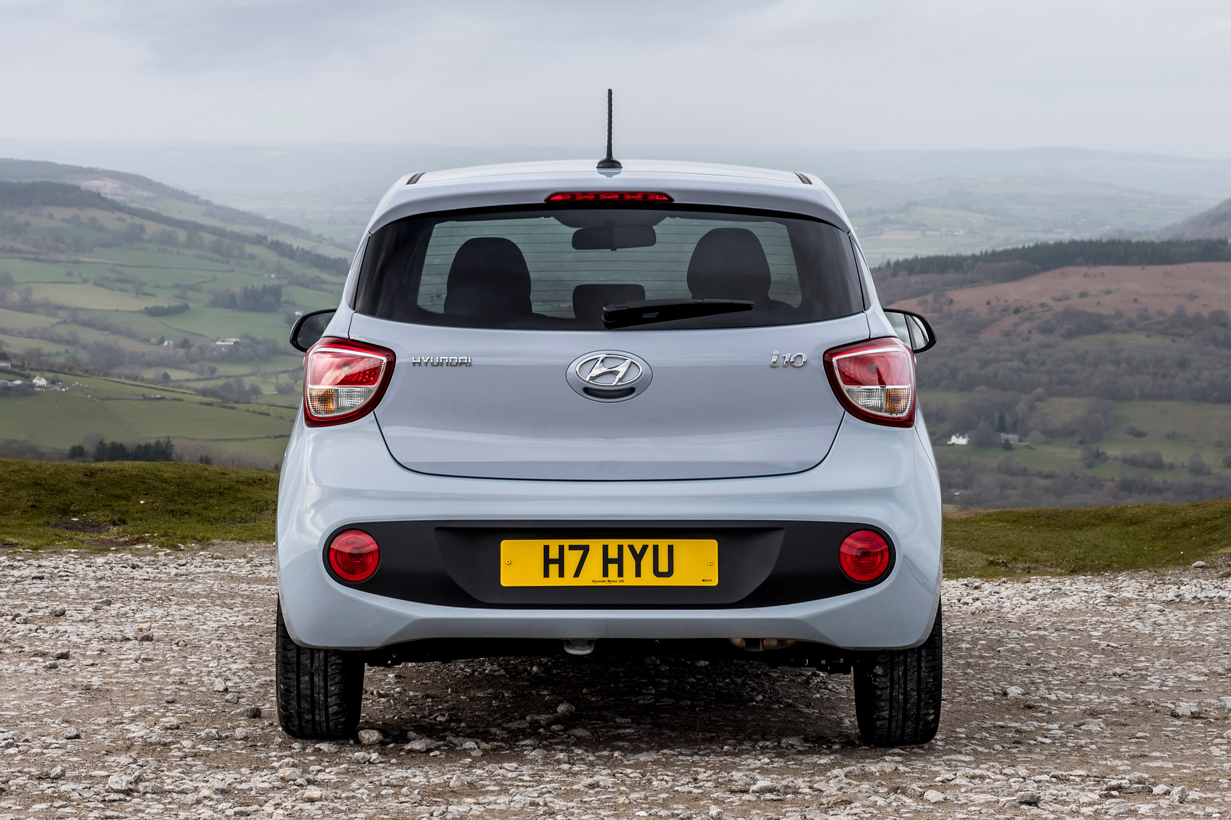 Hyundai i10 Play - full rear