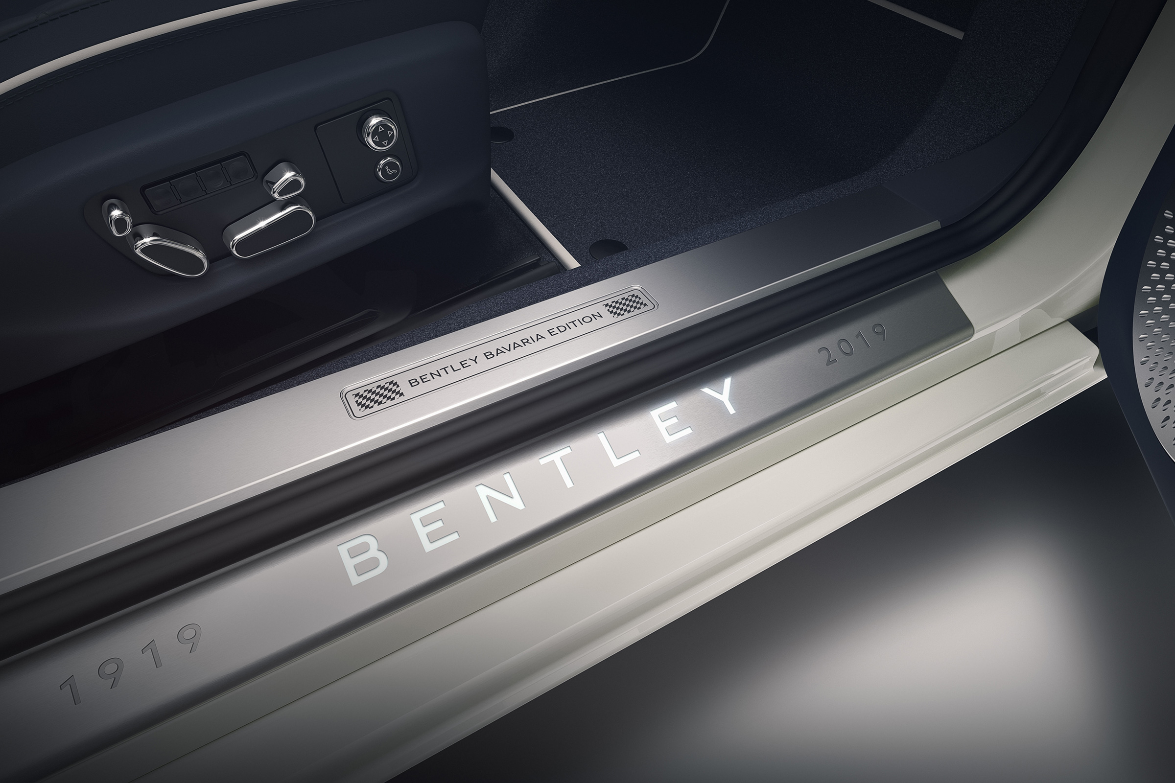 Bentley Continental GT Convertible Bavarian Edition - door sill