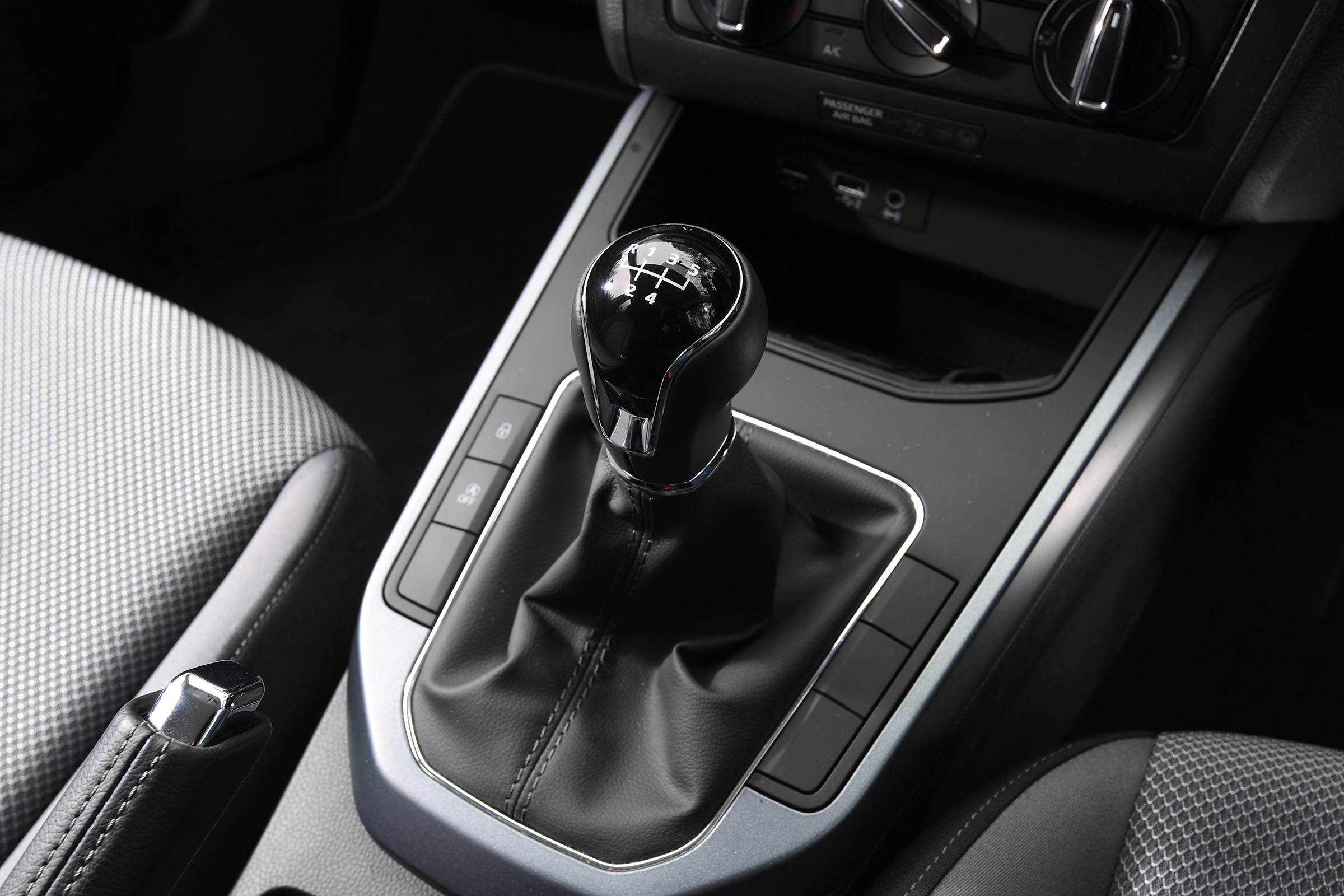 Arona - gear lever