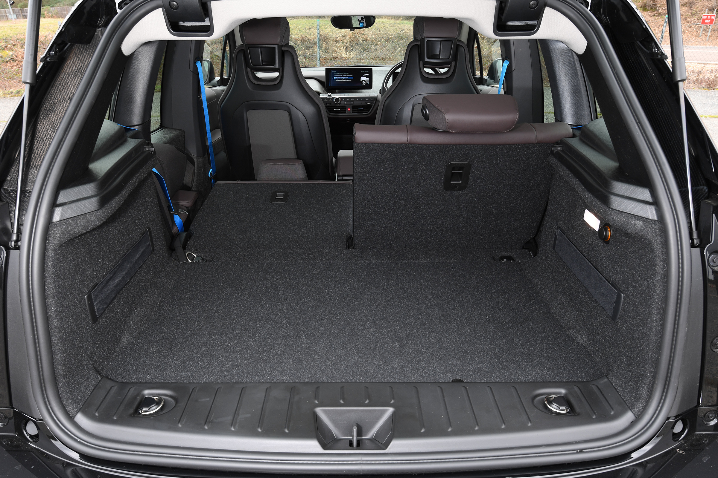 BMW i3 boot