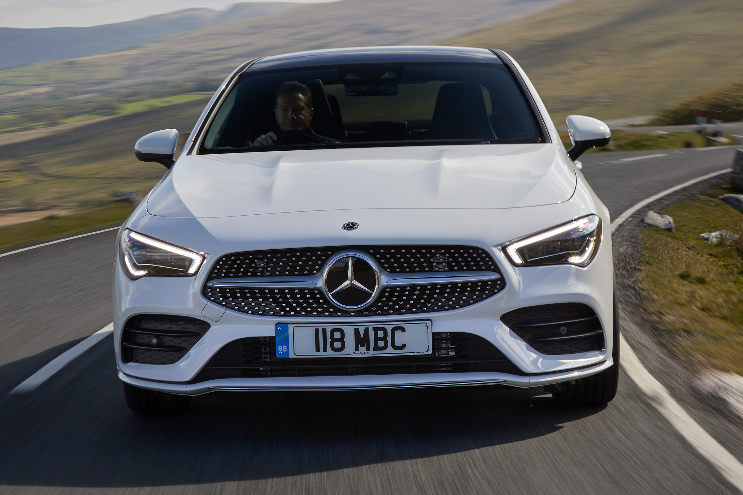 Mercedes CLA 250 AMG Line - front tracking