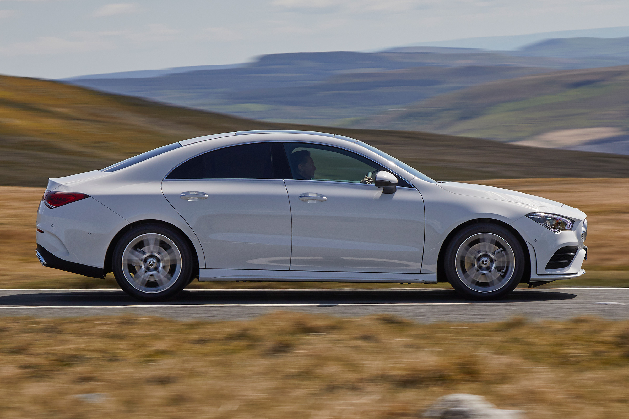 Mercedes CLA 250 AMG Line - side tracking