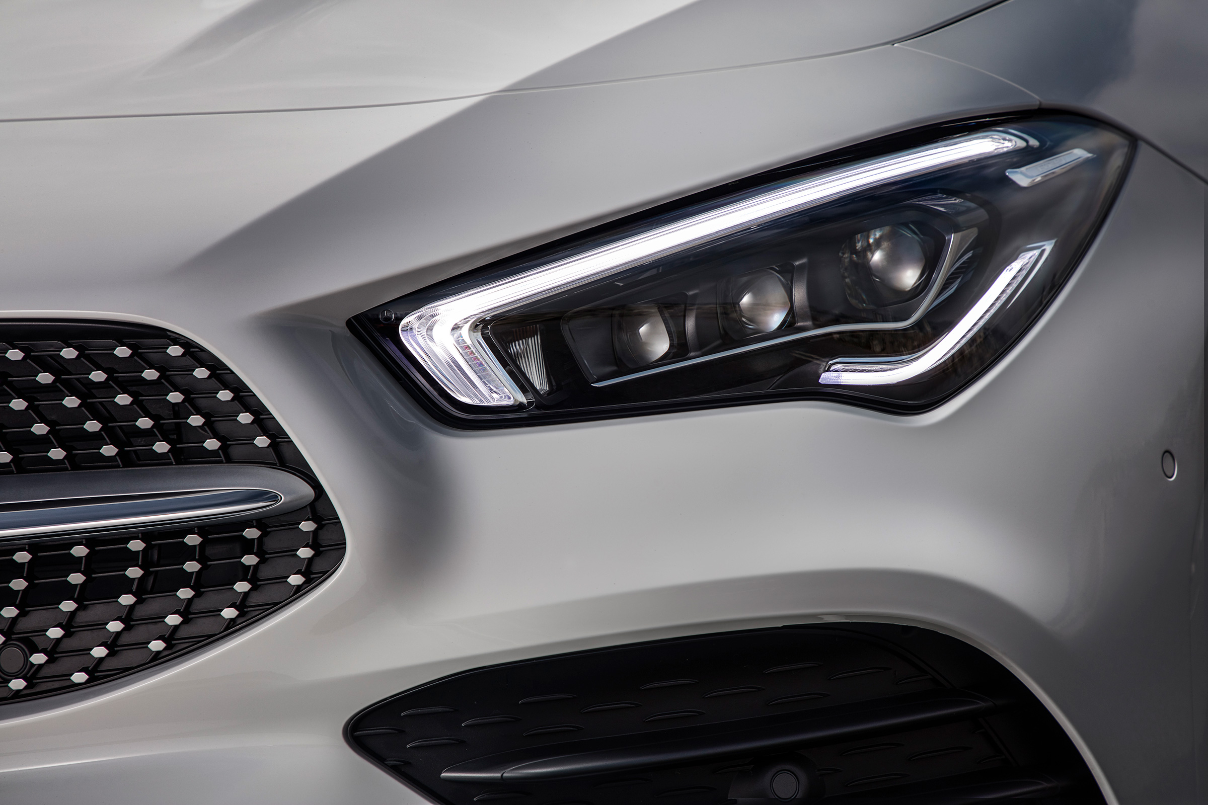 Mercedes CLA 250 AMG Line - headlight