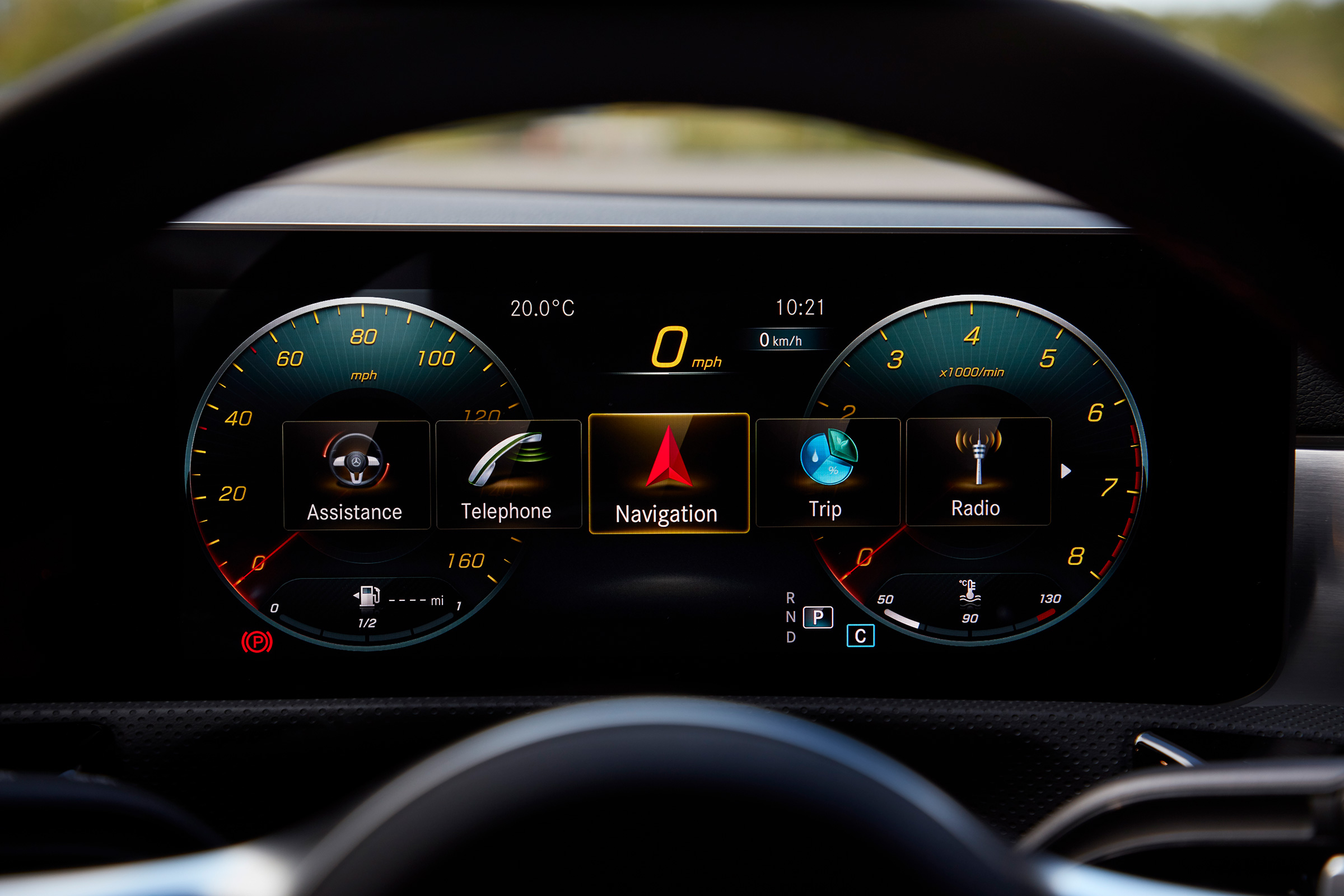 Mercedes CLA 250 AMG Line - dials