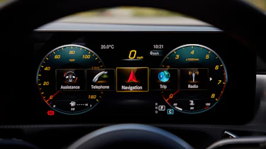 Mercedes CLA 250 AMG Line - dials