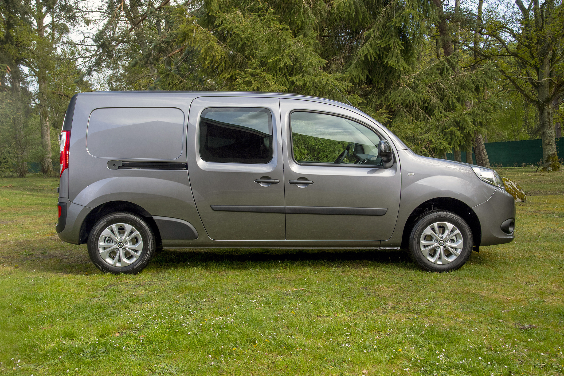 Nissan NV250 L2 side door