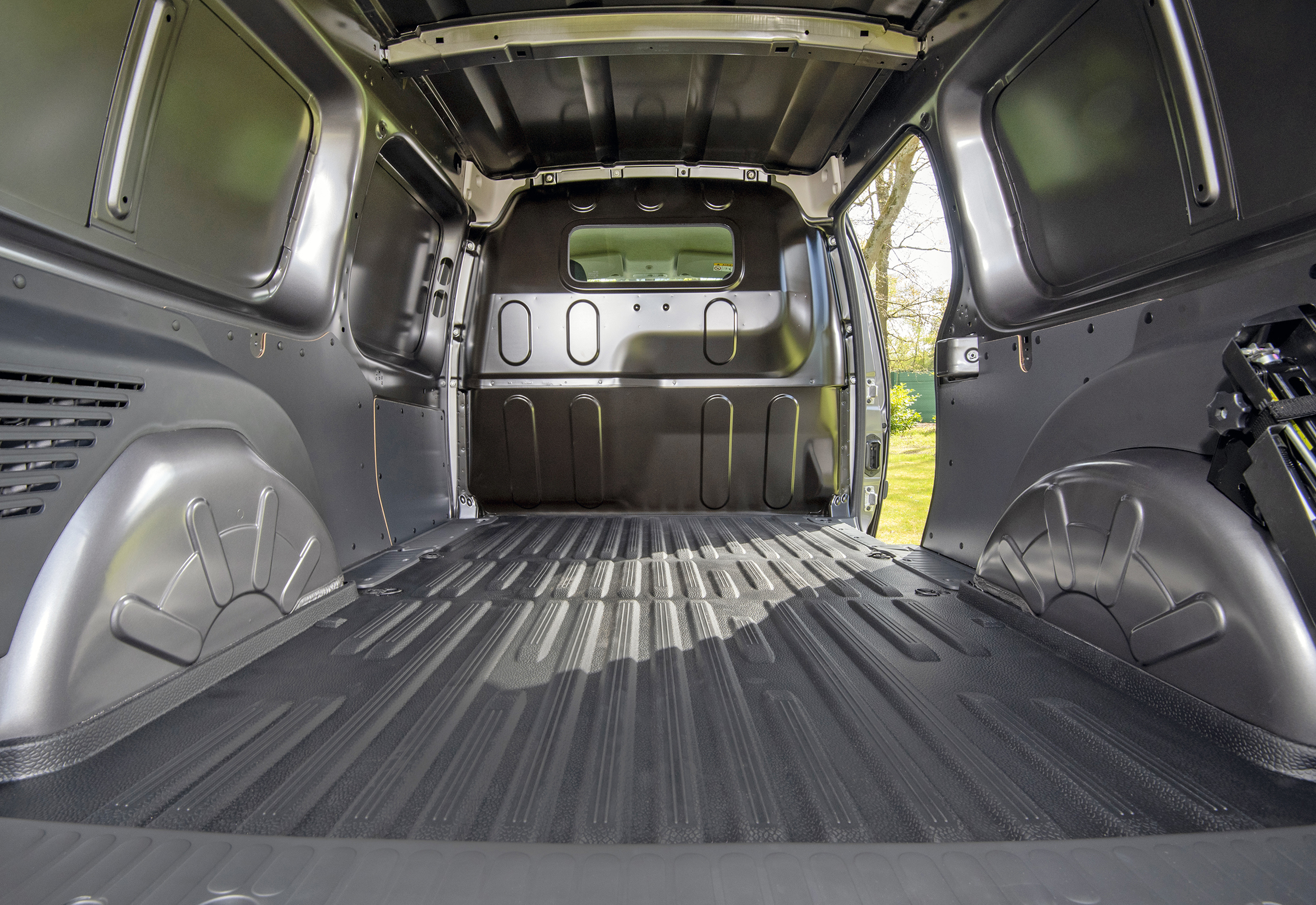 Nissan NV250 L2 load area