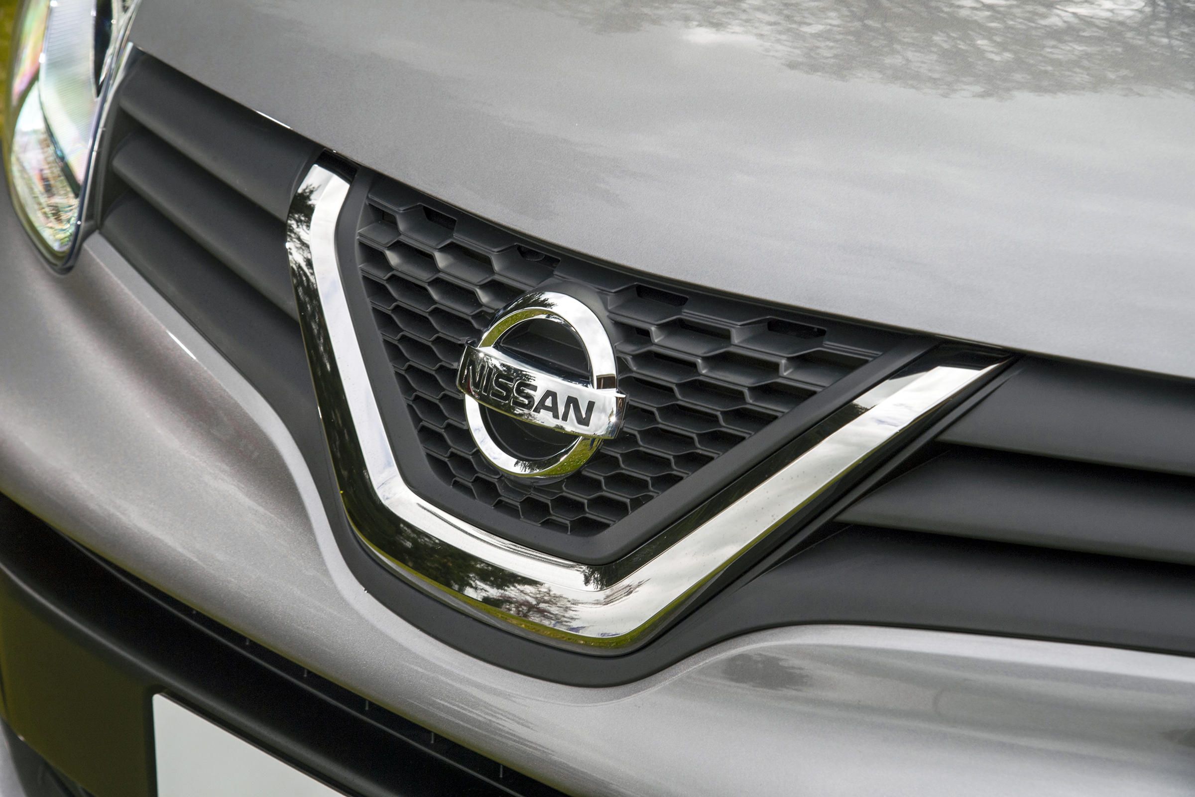 Nissan NV250 badge