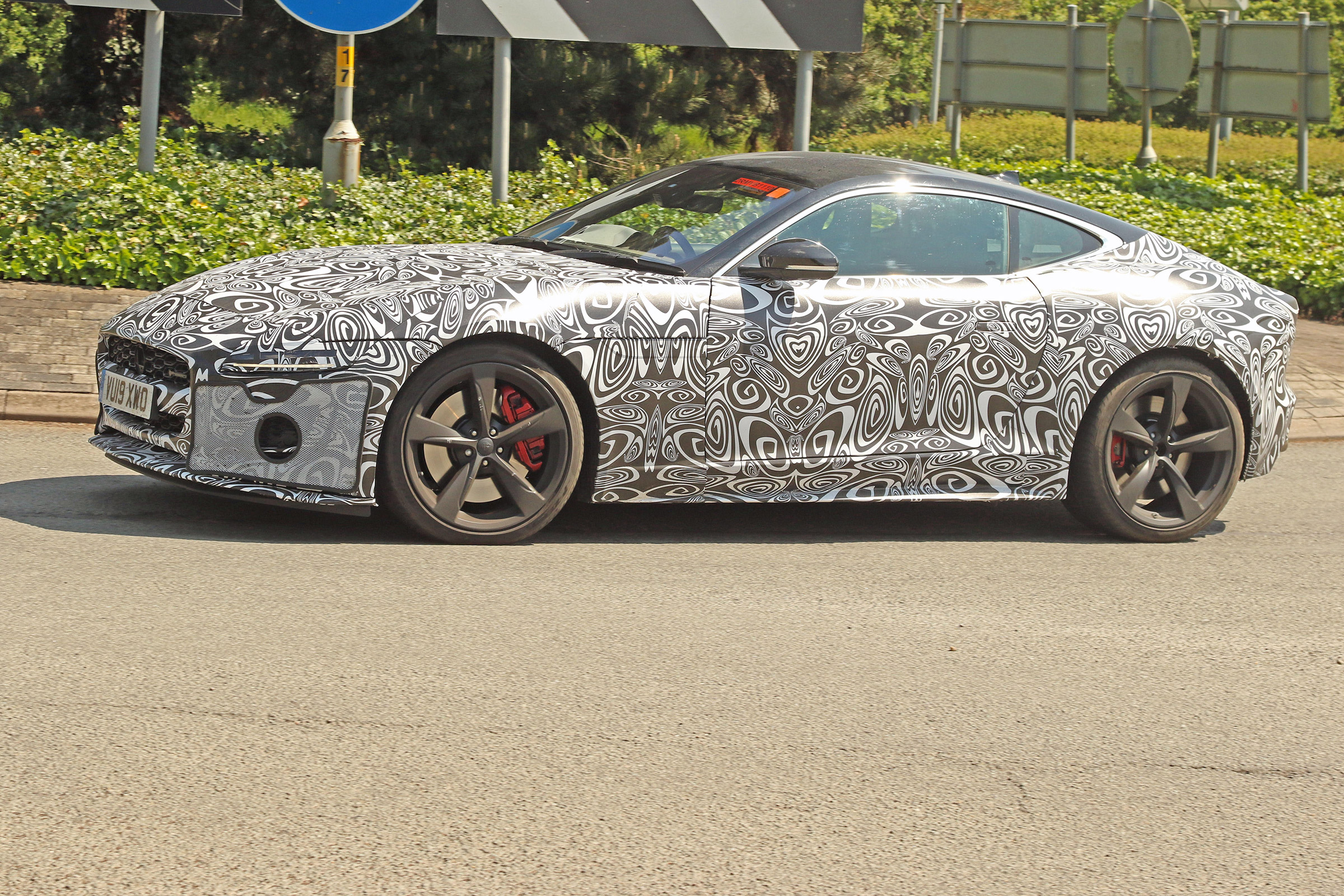 Jaguar F-Type facelift spy shot side profile