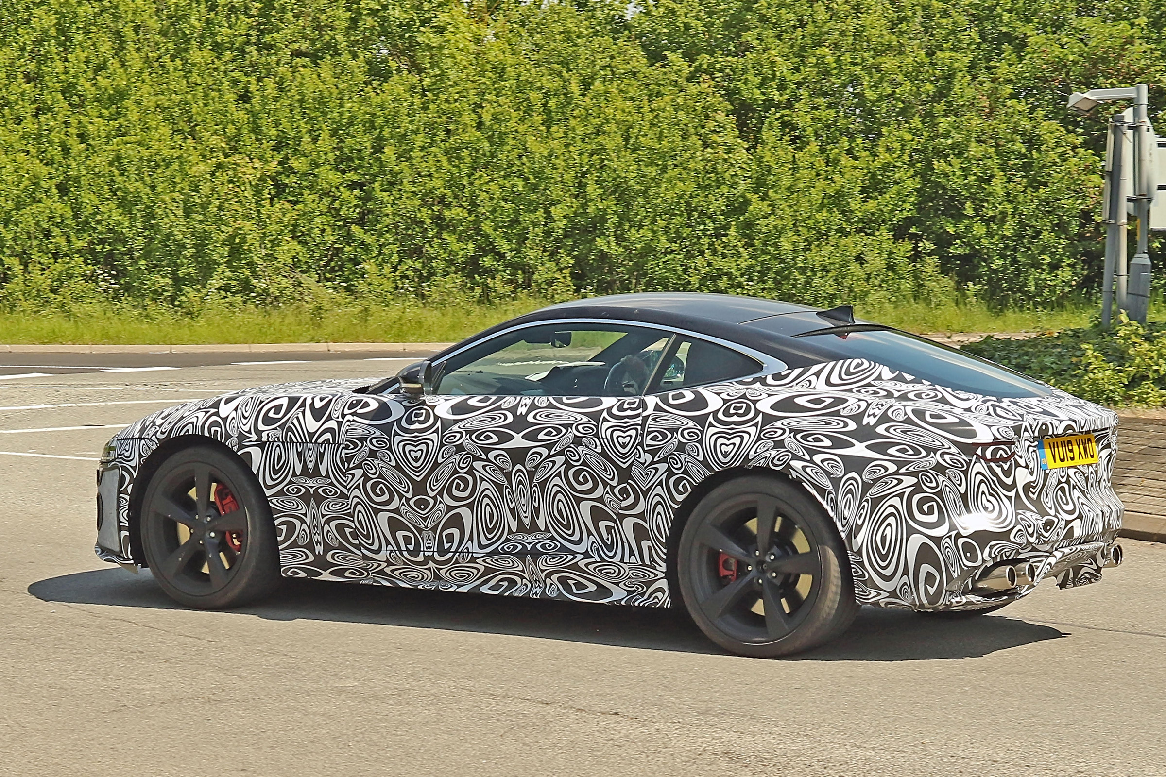 Jaguar F-Type facelift spy shot rear quarter