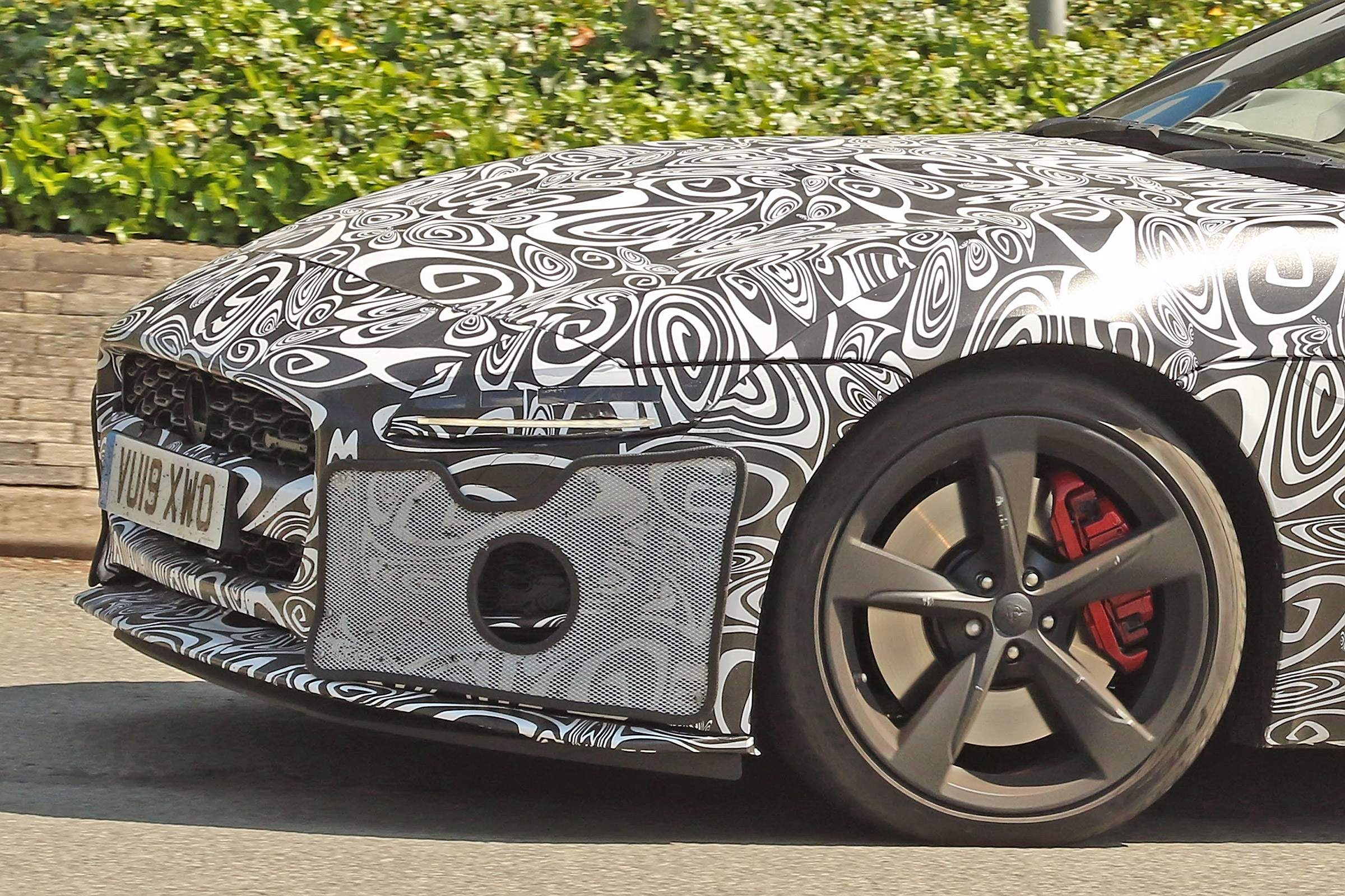 Jaguar F-Type facelift spy shot front detail