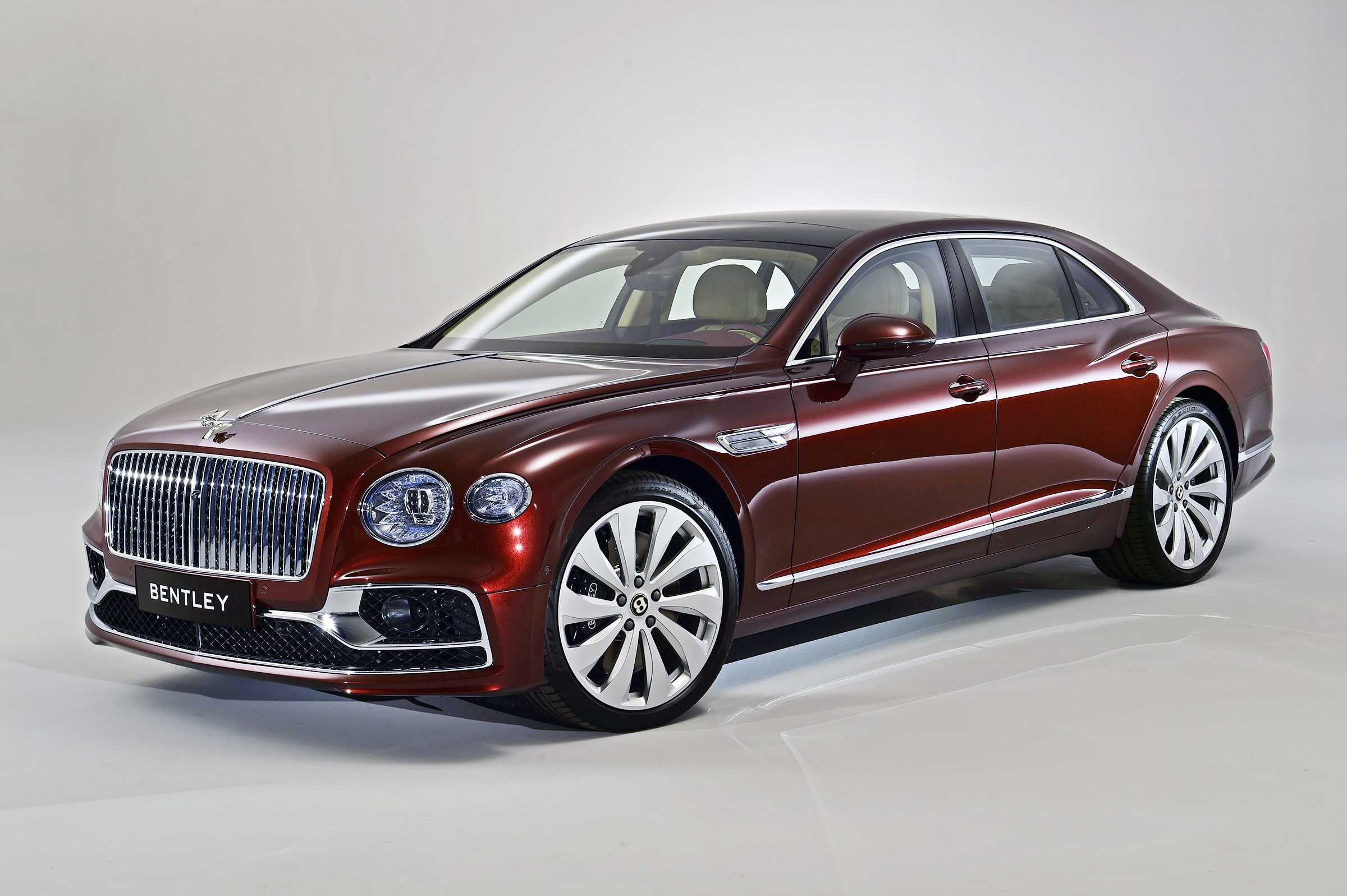 Bentley Flying Spur - studio front