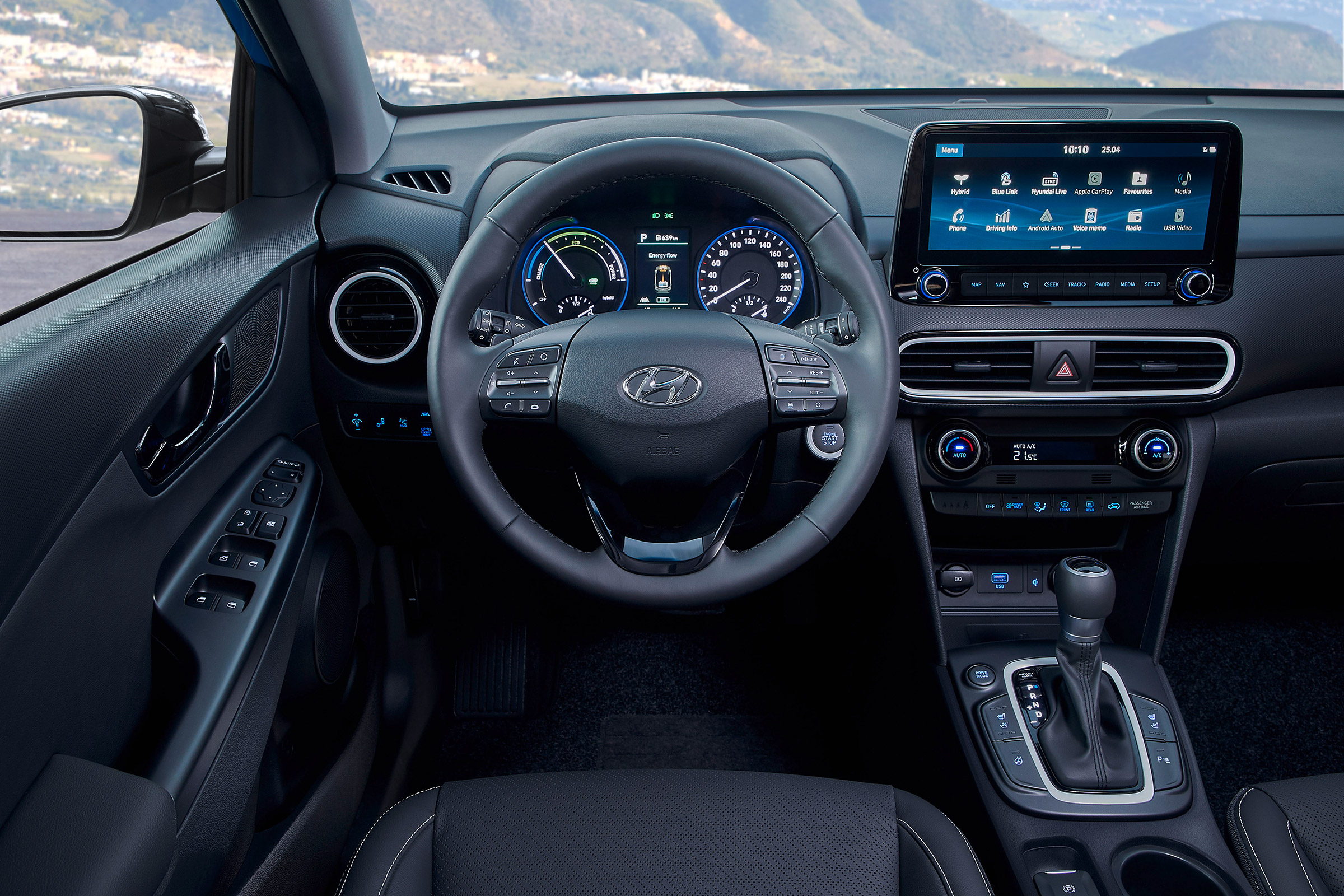 Hyundai Kona hybrid - dash